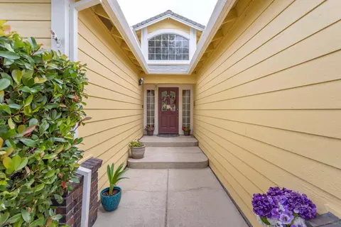 546 Martinique Cir, Redding, CA 96003 photo 1