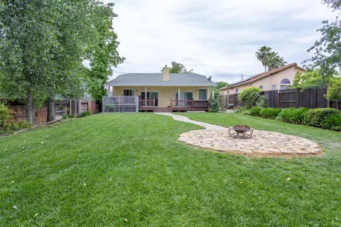 546 Martinique Cir, Redding, CA 96003 photo 11