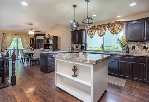 546 Martinique Cir, Redding, CA 96003 photo 24
