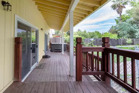 546 Martinique Cir, Redding, CA 96003 photo 6