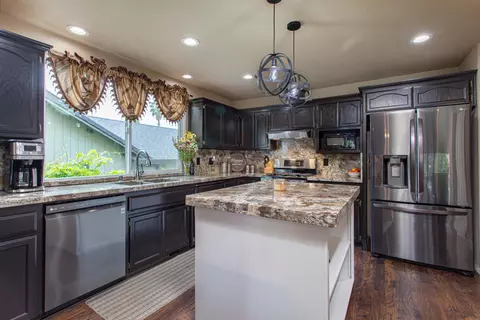 546 Martinique Cir, Redding, CA 96003 photo 23