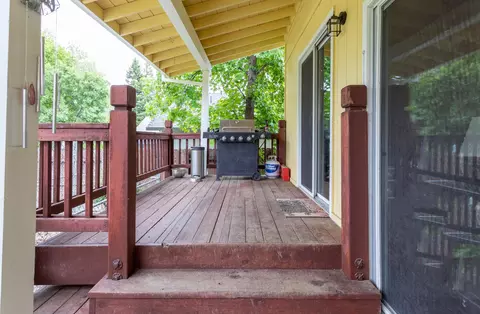 546 Martinique Cir, Redding, CA 96003 photo 5