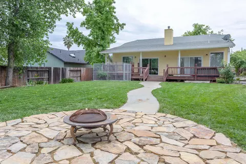 546 Martinique Cir, Redding, CA 96003 photo 12