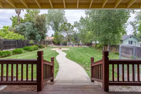 546 Martinique Cir, Redding, CA 96003 photo 4