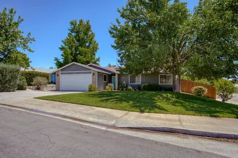 897 Wingsetter Ct, Redding, CA 96003 photo 1
