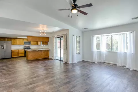 897 Wingsetter Ct, Redding, CA 96003 photo 2