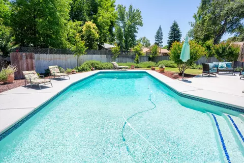 1825 Breckenwood Dr, Redding, CA 96002 photo 2