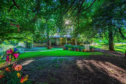 20083 Sunrise Dr, Redding, CA 96003 photo 1