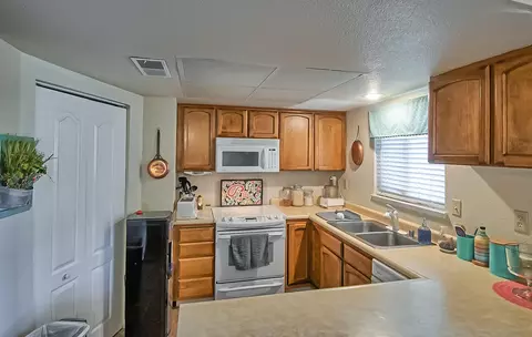 3055 Northwoods Way, Redding, CA 96002 photo 12