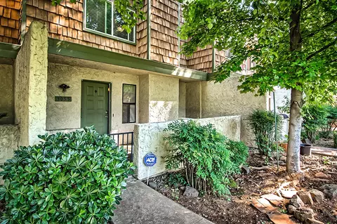 3055 Northwoods Way, Redding, CA 96002 photo 1