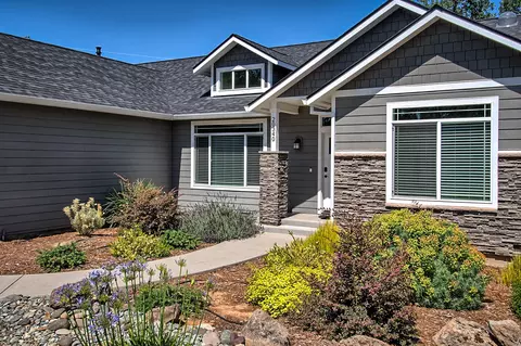 20340 Gibson Ct, Redding, CA 96002 photo 2