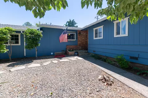 3809 Traverse St, Redding, CA 96002 photo 1