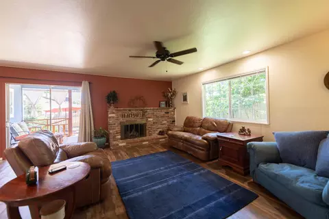 3809 Traverse St, Redding, CA 96002 photo 3