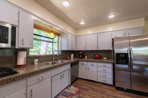 3809 Traverse St, Redding, CA 96002 photo 6
