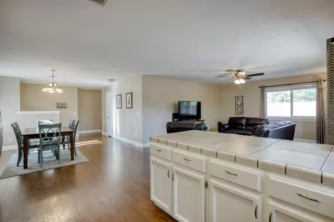 1040 Camelot Ct, Redding, CA 96003 photo 12