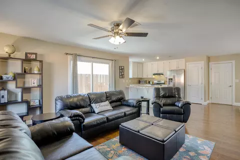1040 Camelot Ct, Redding, CA 96003 photo 5