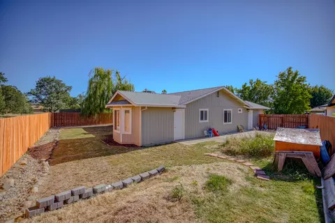 1040 Camelot Ct, Redding, CA 96003 photo 32