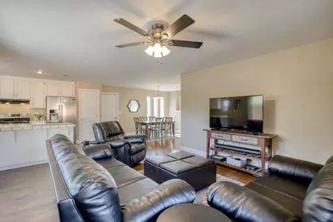 1040 Camelot Ct, Redding, CA 96003 photo 7