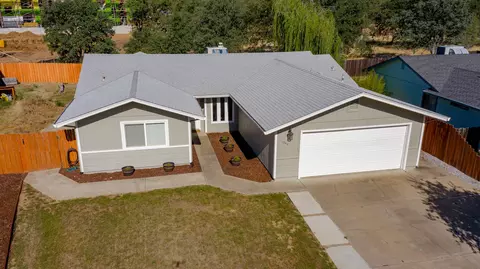 1040 Camelot Ct, Redding, CA 96003 photo 1