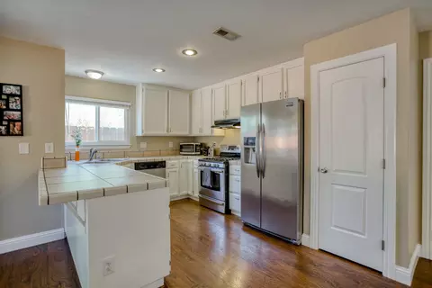 1040 Camelot Ct, Redding, CA 96003 photo 9