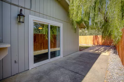 1040 Camelot Ct, Redding, CA 96003 photo 30
