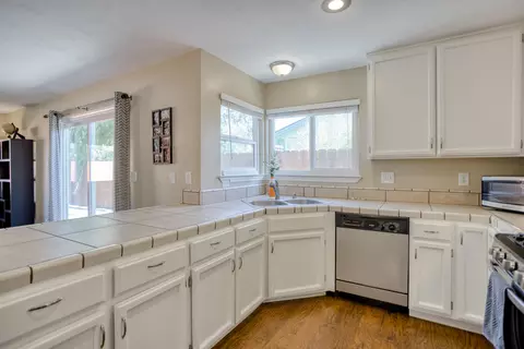 1040 Camelot Ct, Redding, CA 96003 photo 10