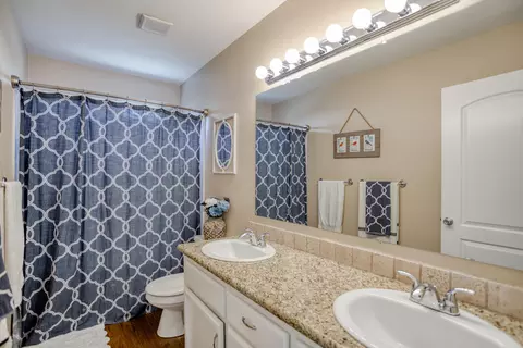 1040 Camelot Ct, Redding, CA 96003 photo 18