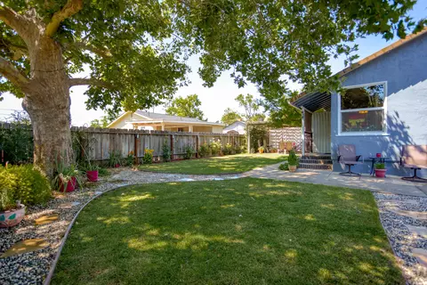 4712 Bonnyview Ave, Redding, CA 96001 photo 2
