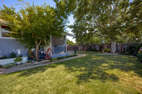 4712 Bonnyview Ave, Redding, CA 96001 photo 1