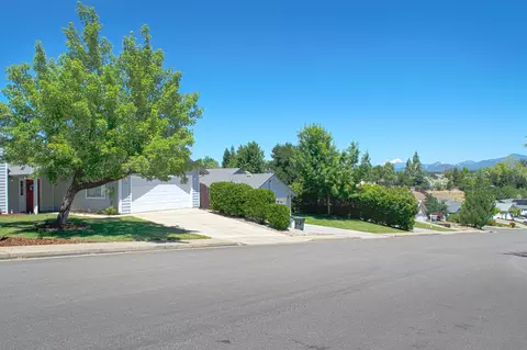 730 Spaniel Dr, Redding, CA 96003 photo 4