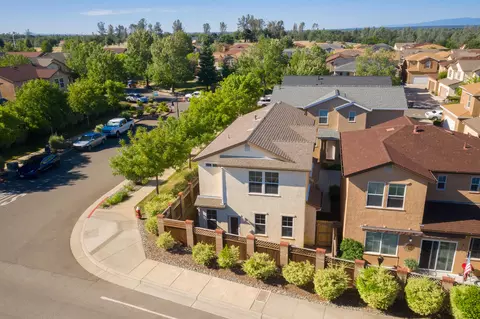 2392 La Villa Way, Redding, CA 96003 photo 1