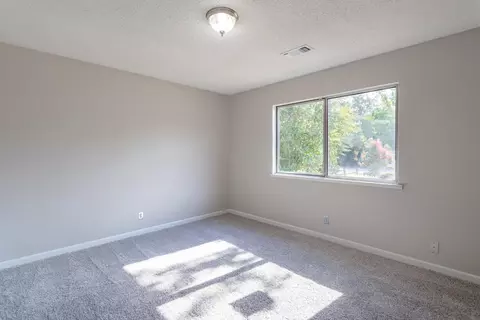 2558 Keylod, Redding, CA 96002 photo 12