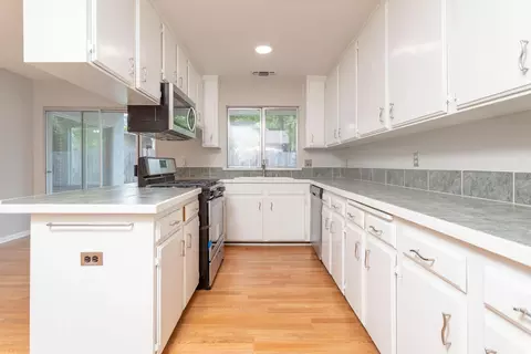 2558 Keylod, Redding, CA 96002 photo 9