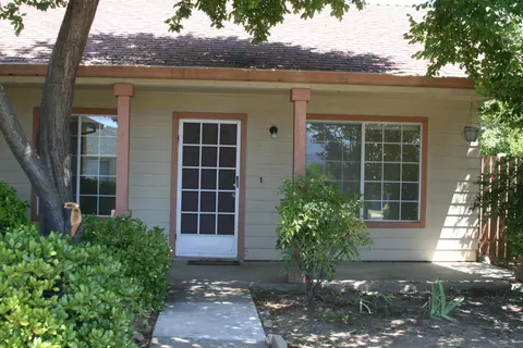 722 Mallard St, Redding, CA 96003 photo 1