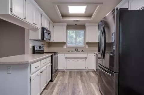 8836 Faye Ln, Redding, CA 96002 photo 5