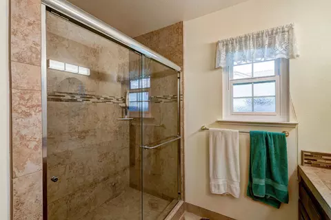 6537 Lucerne Ct, Redding, CA 96001 photo 11