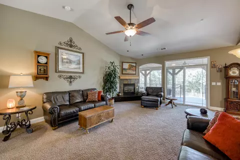 9635 Old Oregon Trl, Redding, CA 96003 photo 4