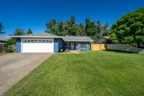3323 Flintwood Way, Redding, CA 96002 photo 2