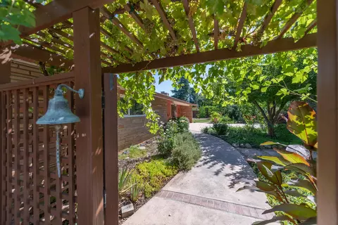 3352 Wortley Ln, Redding, CA 96001 photo 3