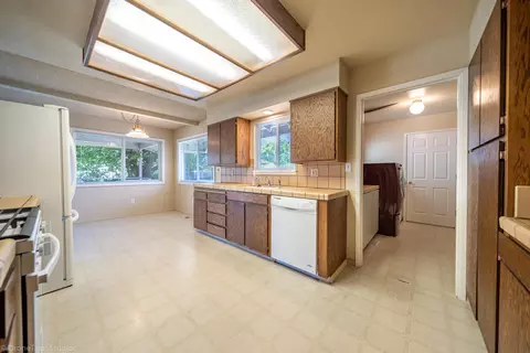 3330 Panorama Dr, Redding, CA 96003 photo 18