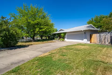 3330 Panorama Dr, Redding, CA 96003 photo 5