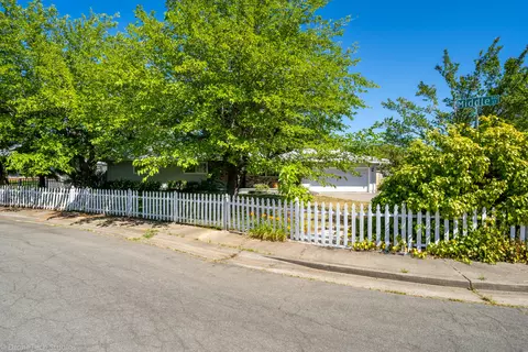 3330 Panorama Dr, Redding, CA 96003 photo 2