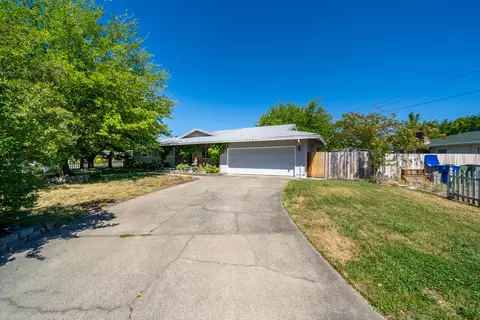 3330 Panorama Dr, Redding, CA 96003 photo 4