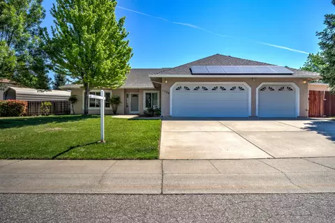 1735 Galway Dr, Redding, CA 96001 photo 1