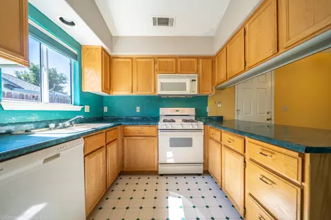 929 Montcrest Dr, Redding, CA 96003 photo 9