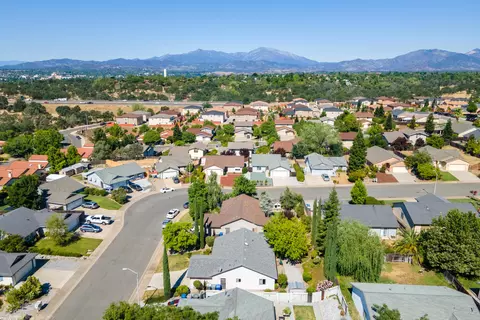 929 Montcrest Dr, Redding, CA 96003 photo 34