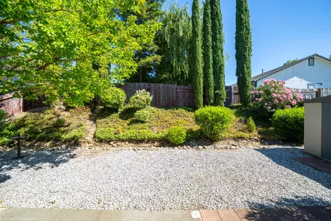 929 Montcrest Dr, Redding, CA 96003 photo 22