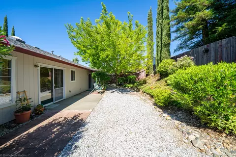 929 Montcrest Dr, Redding, CA 96003 photo 25