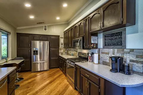 236 Ironwood Ln, Redding, CA 96003 photo 9