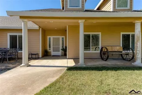 10491 Abernathy Ln, Redding, CA 96003 photo 3